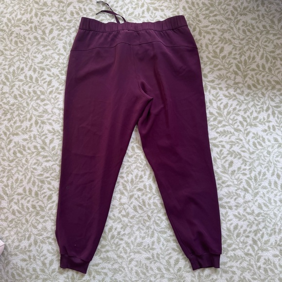 Lululemon On The Fly Joggers Woven Cassis Maroon Size 12 - Picture 9 of 10